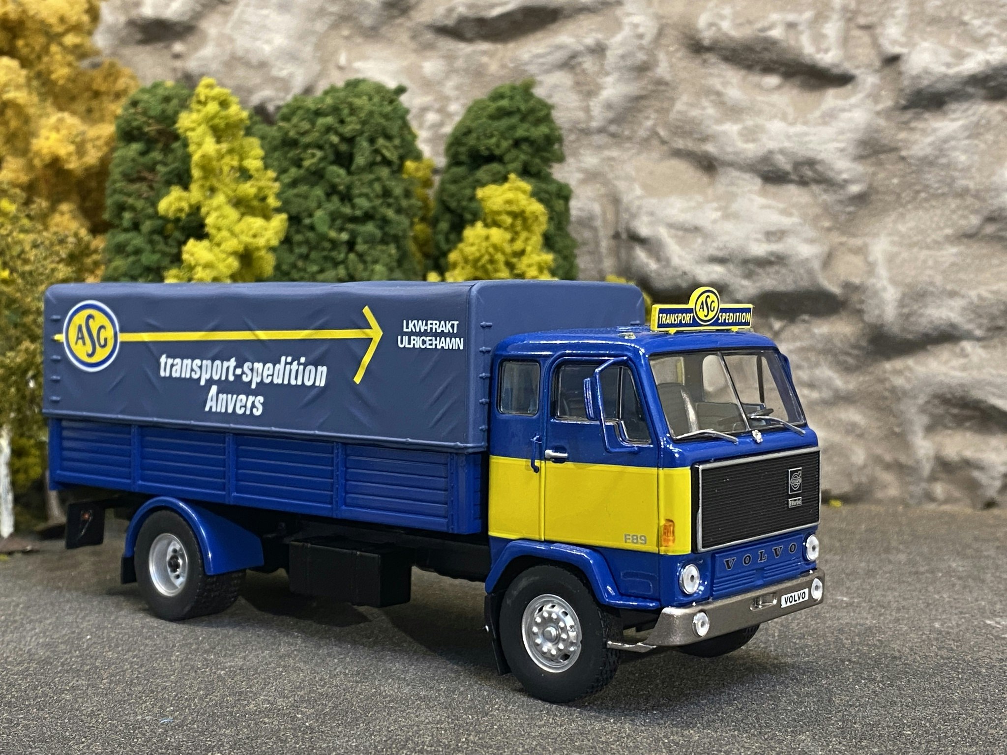 Skala 1/43 Volvo F89 "ASG LKW Frakt Ulricehamn" fr IXO / De Agostini