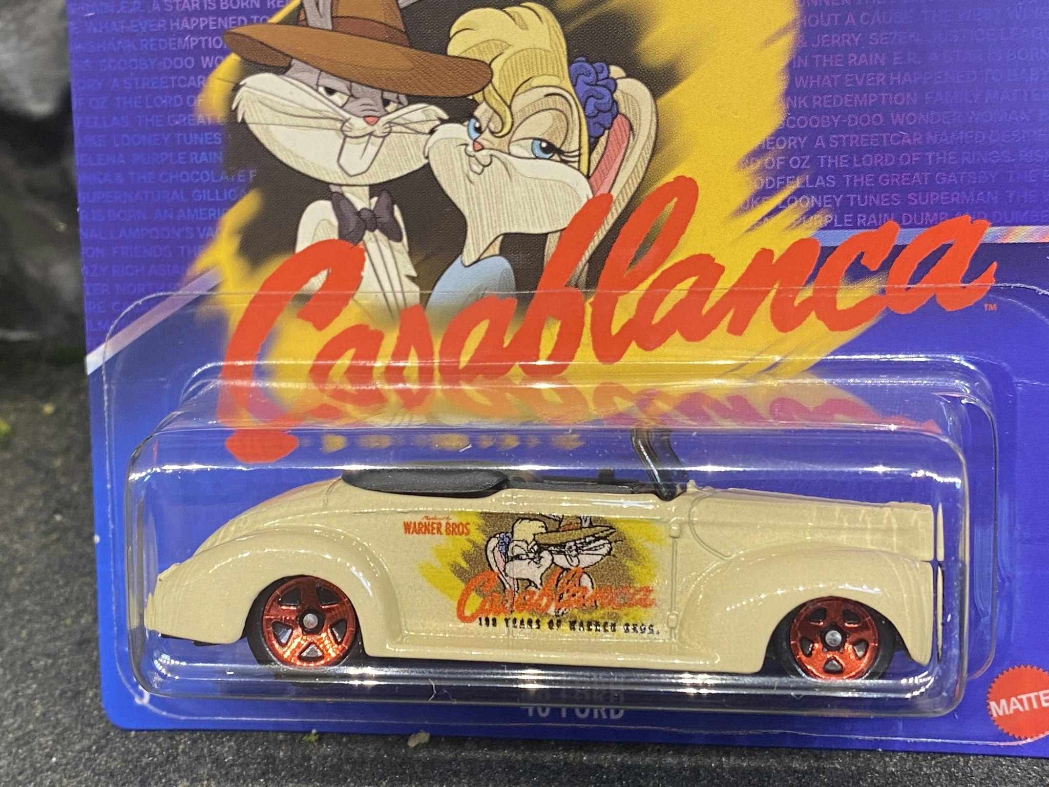 Skala 1/64 Hot Wheels - WB 100 years - Casablanca - 40' Ford