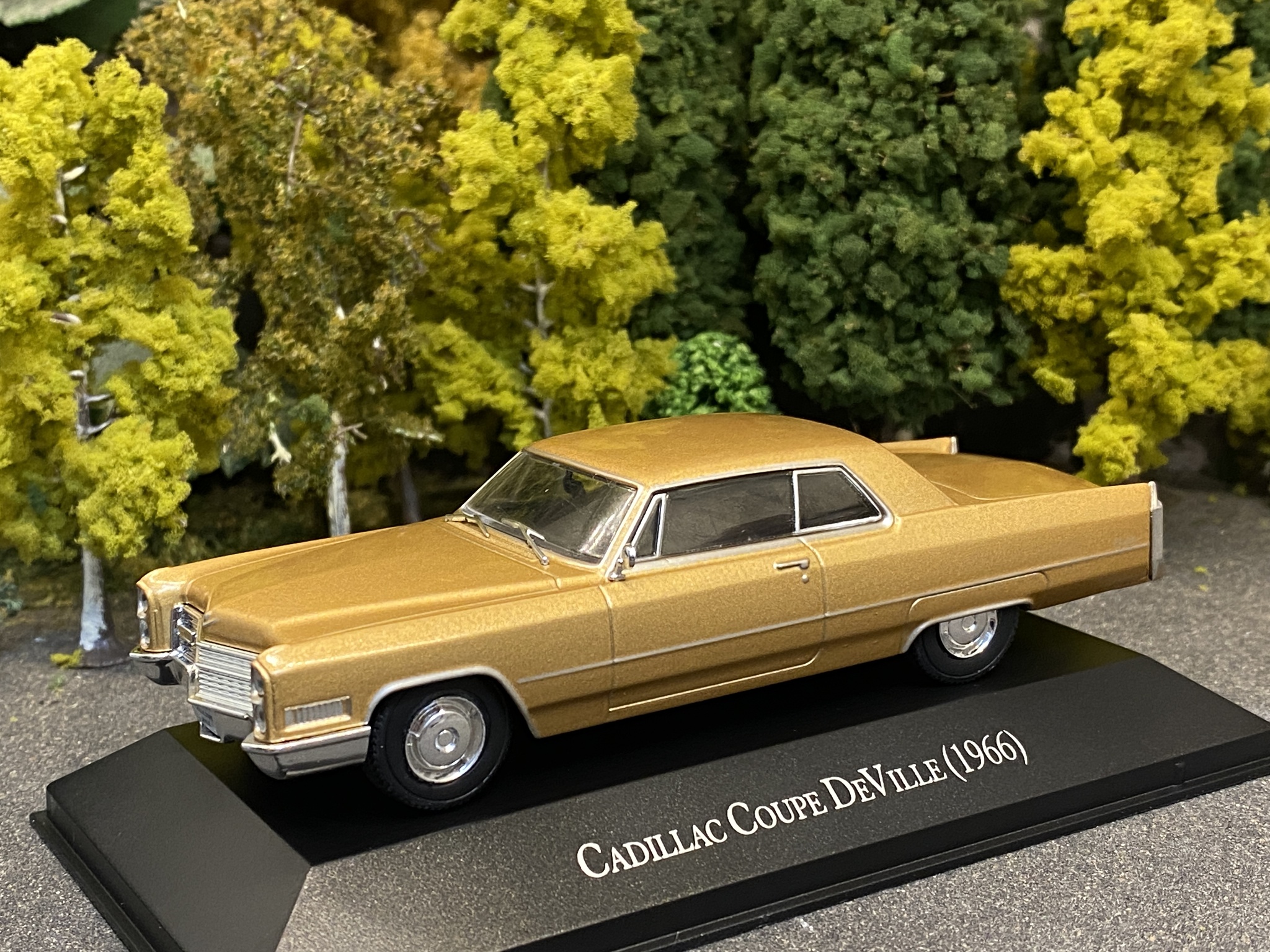 Skala 1/43: Cadillac Coupe DeVille 1966' fr DeAgostini