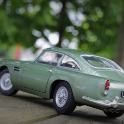 Skala 1/18 Aston Martin DB5, Porcelain Green 1964' fr Solido