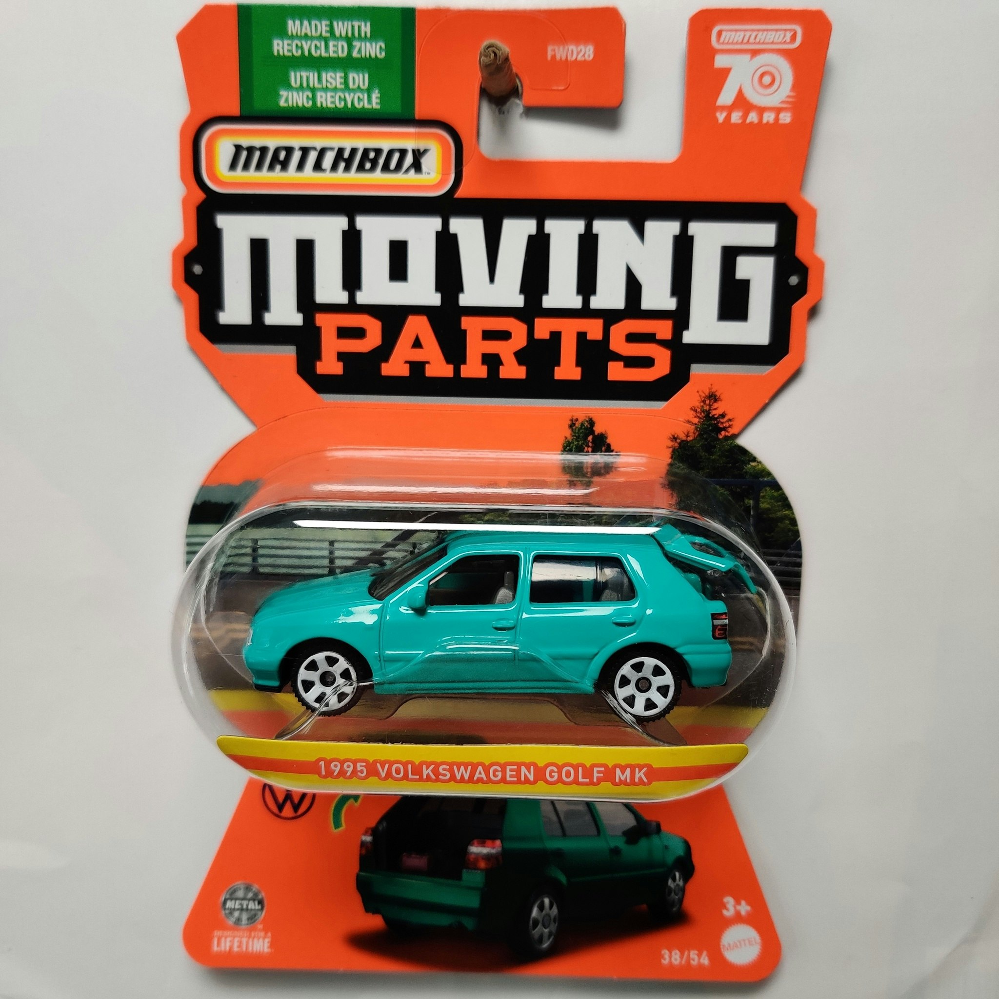 Skala 1/64 Matchbox "Moving parts" - Volkswagen Golf Mk3 95'