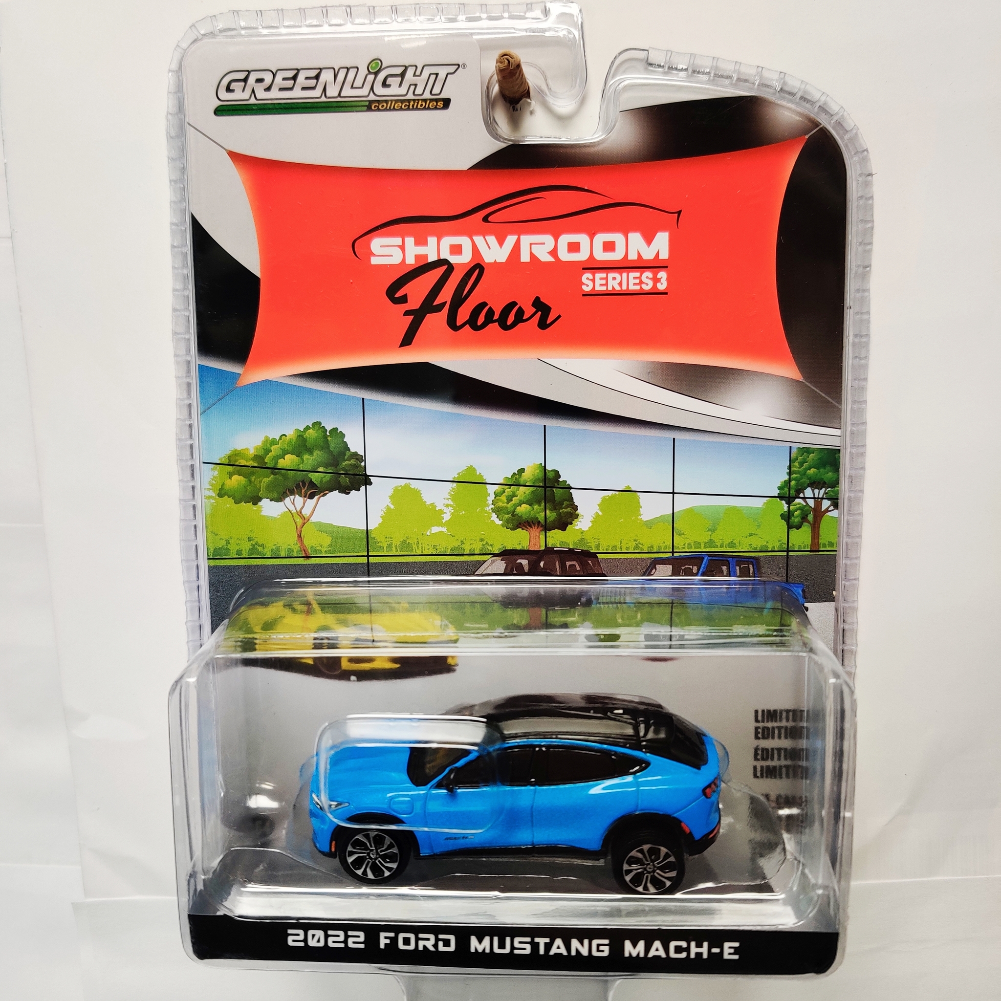 Skala 1/64 Greenlight, "Showroom Floor", Ford Mustang Mach-E 2022