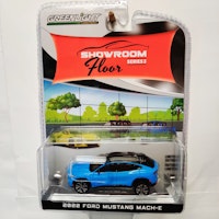 Skala 1/64 Greenlight, "Showroom Floor", Ford Mustang Mach-E 2022