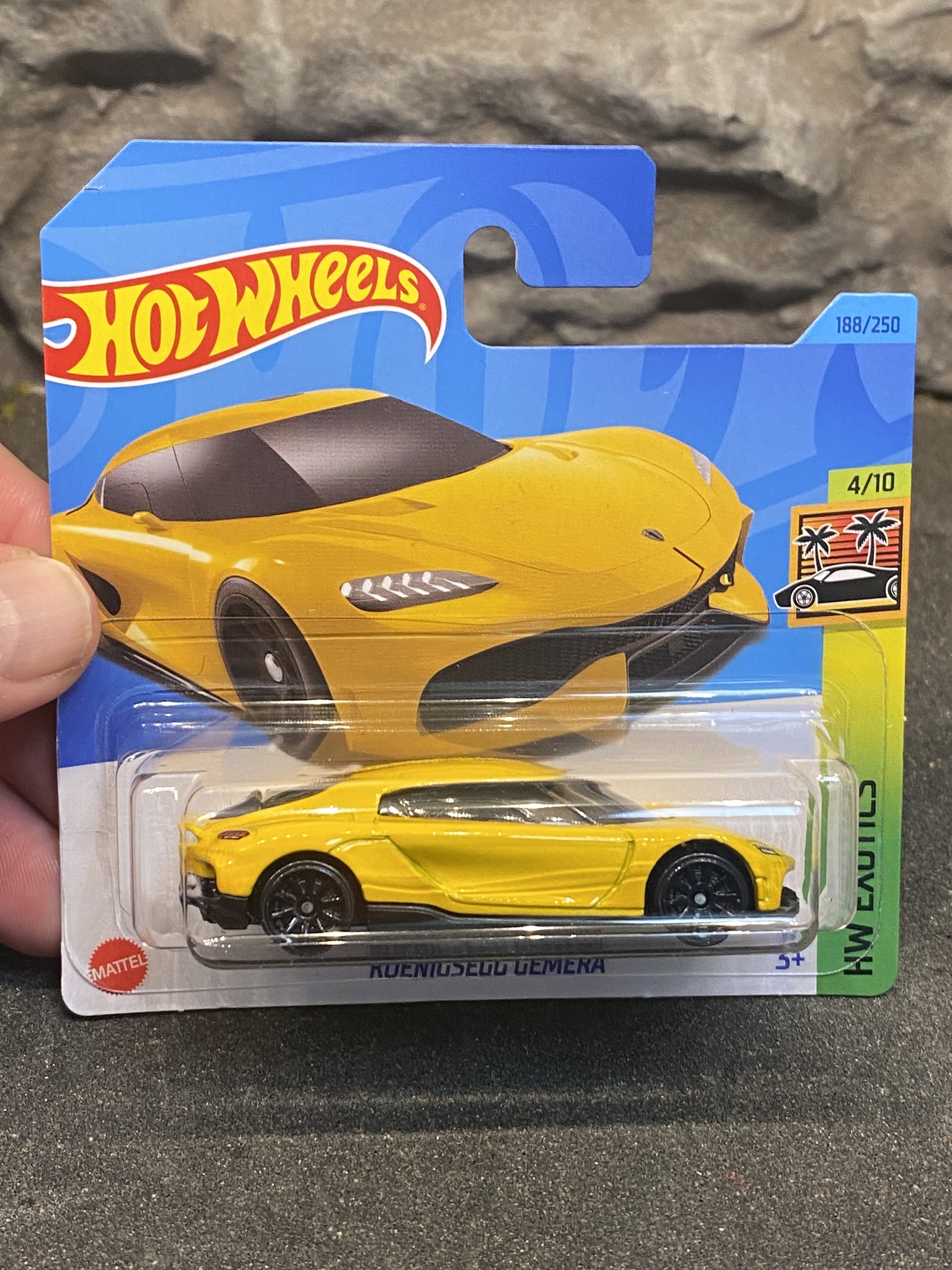 NEW! Skala 1/64, Hot Wheels: Koenigsegg Gemera, Yellow