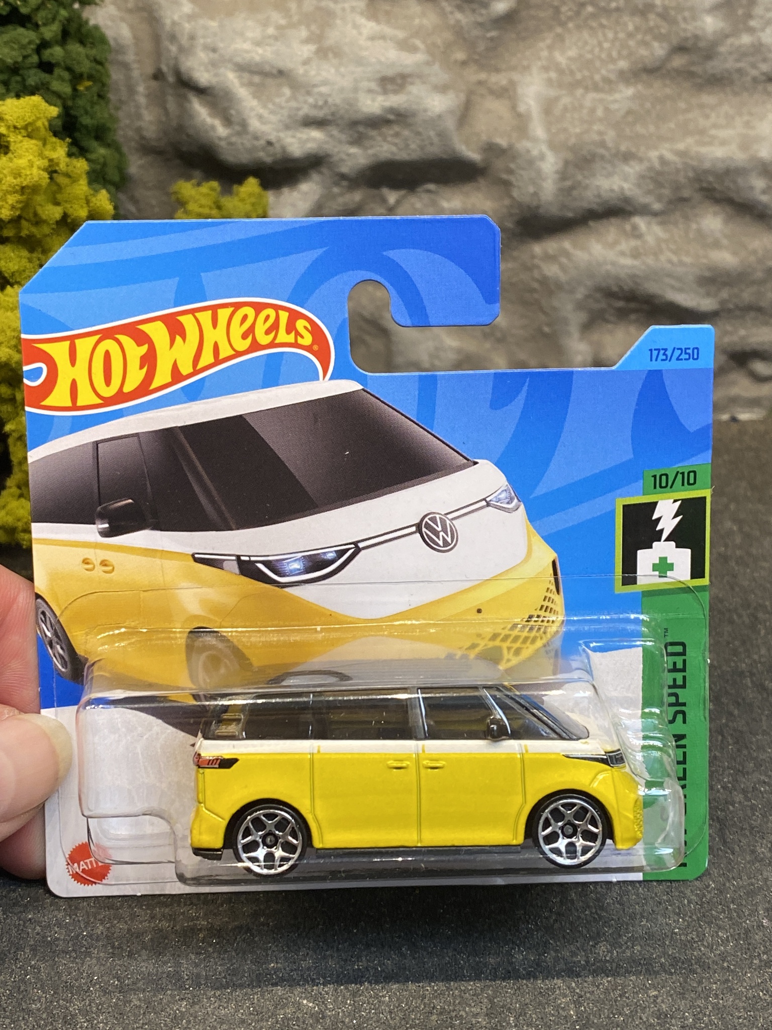 NEW! Skala 1/64, Hot Wheels: Volkswagen ID. Buzz, Yellow/white