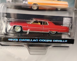 Skala 1/64 Greenlight, "California LowRiders" - Cadillac Coupe DeVille 73'