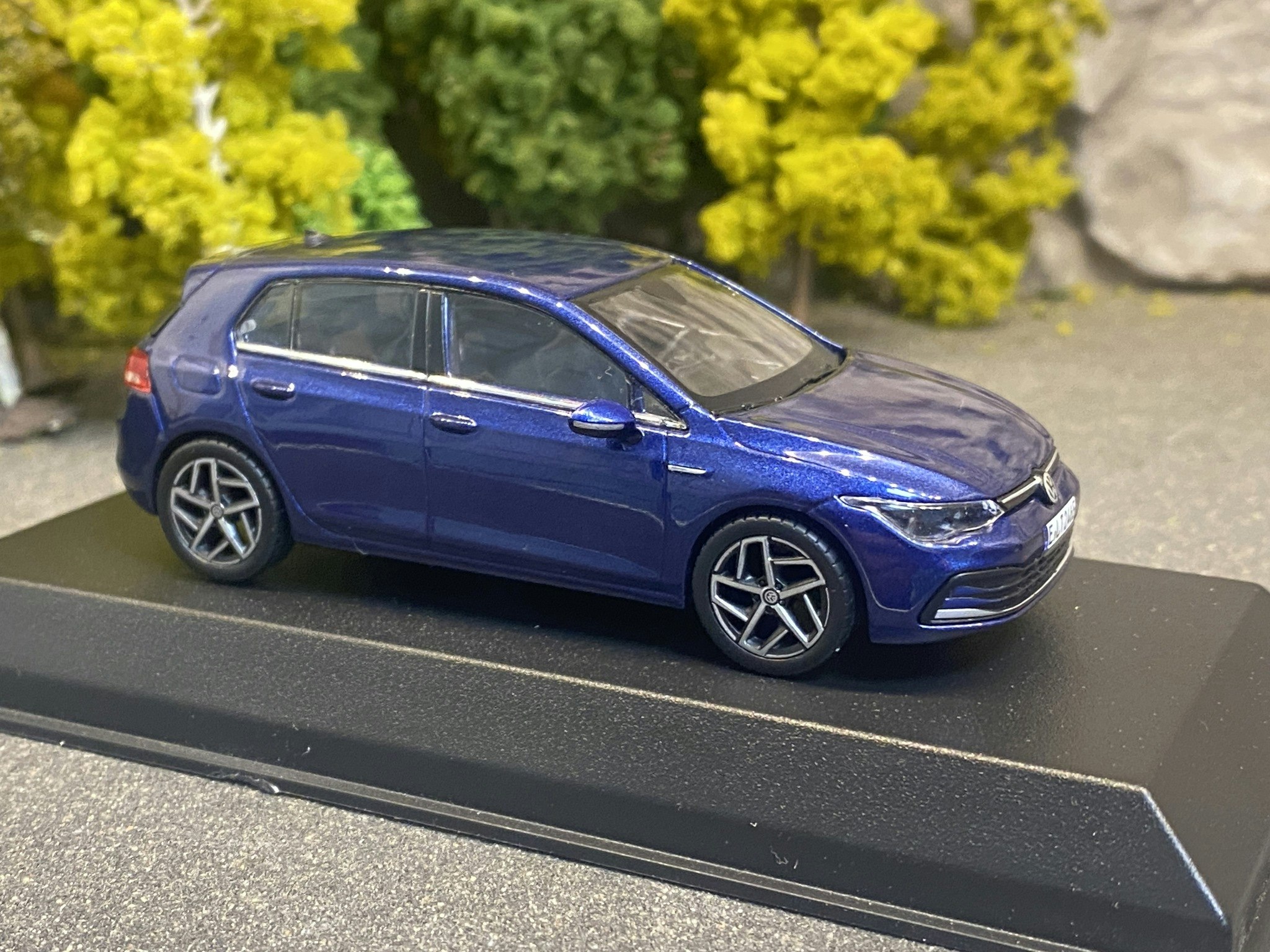 Skala 1/43 - Volkswagen Golf 2020, Blue Metallic fr Norev