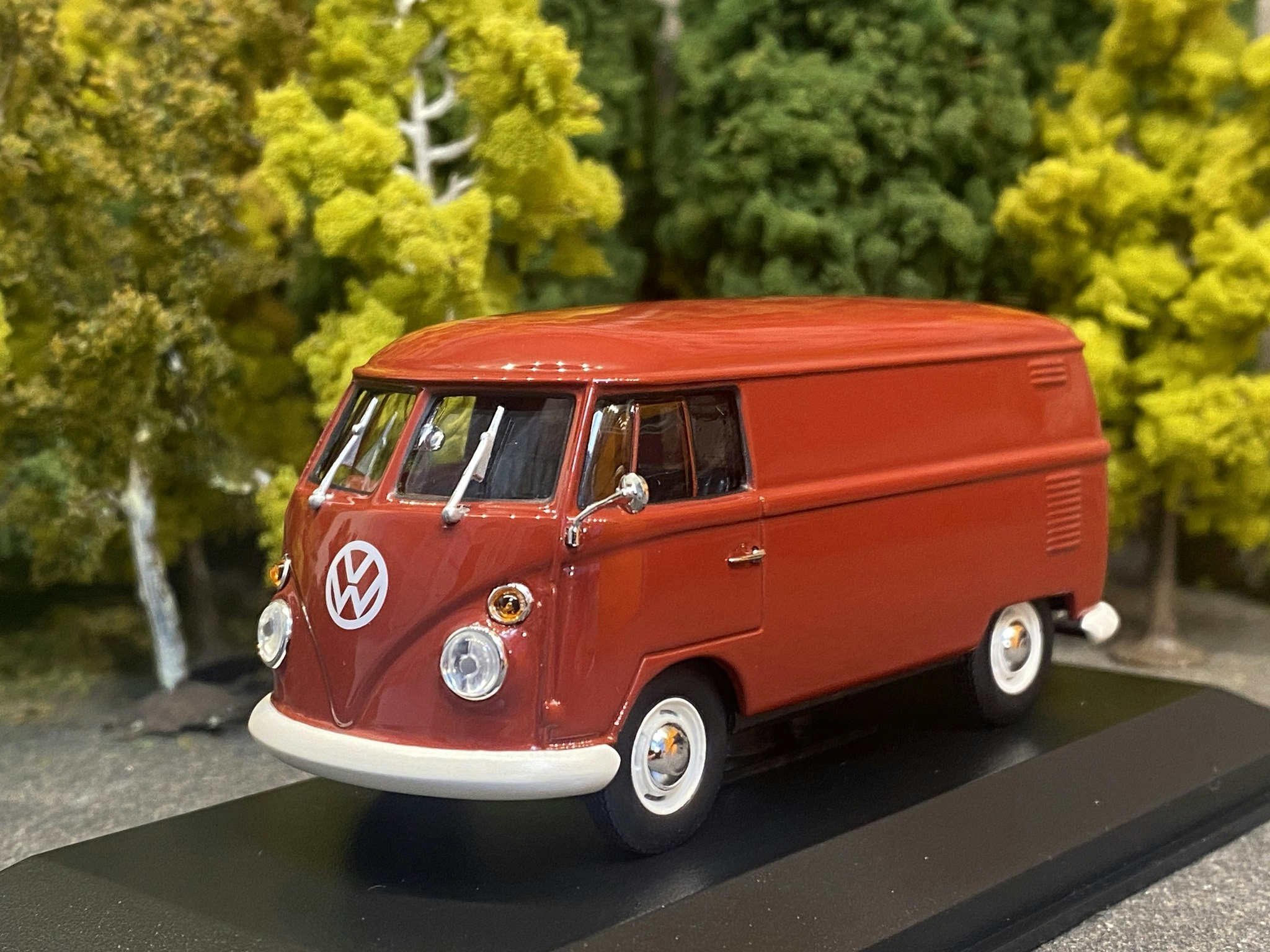 Skala 1/43 - Volkswagen T1 Kastenwagen Delivery Van 1963, Red, fr Maxichamps