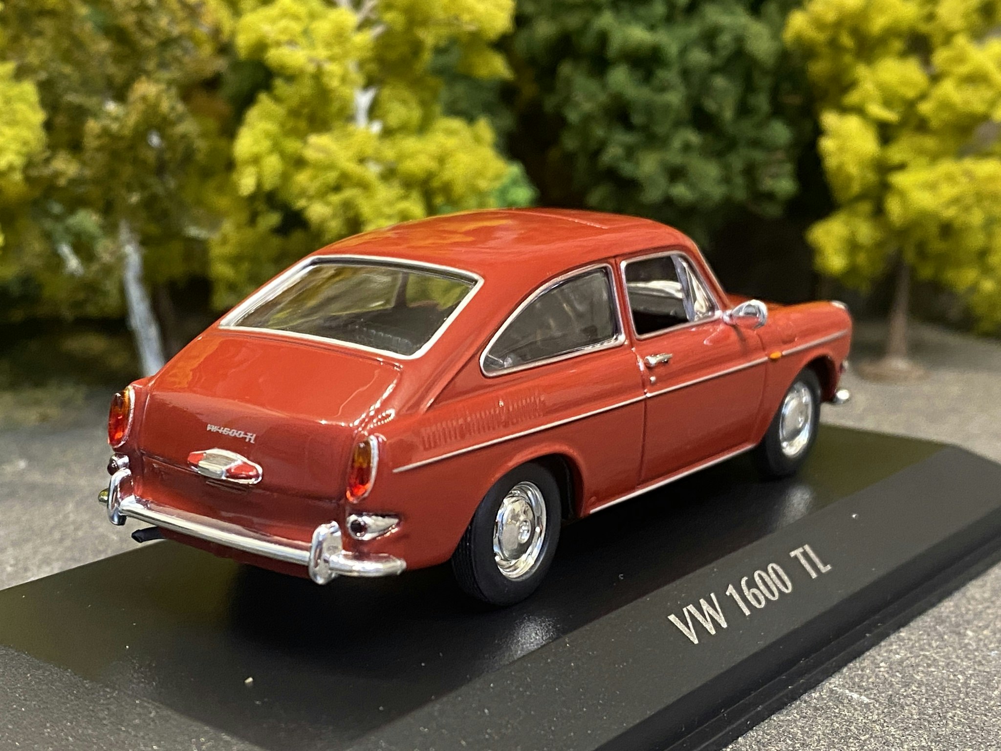 Skala 1/43 - Volkswagen 1600 TL, Red, fr Maxichamps