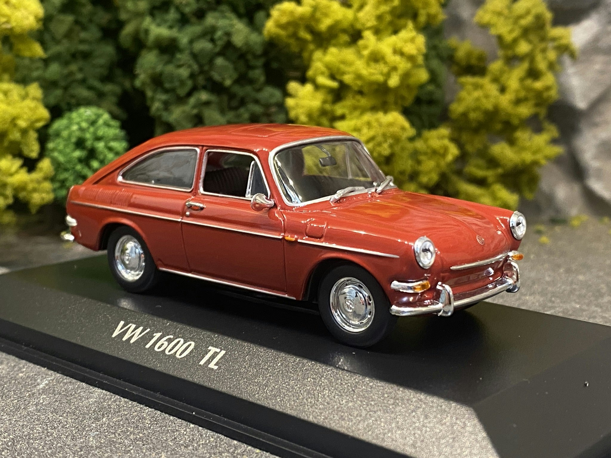 Skala 1/43 - Volkswagen 1600 TL, Red, fr Maxichamps