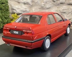 Skala 1/18 Alfa Romeo 155, 1996, red fr Triple9 Collection