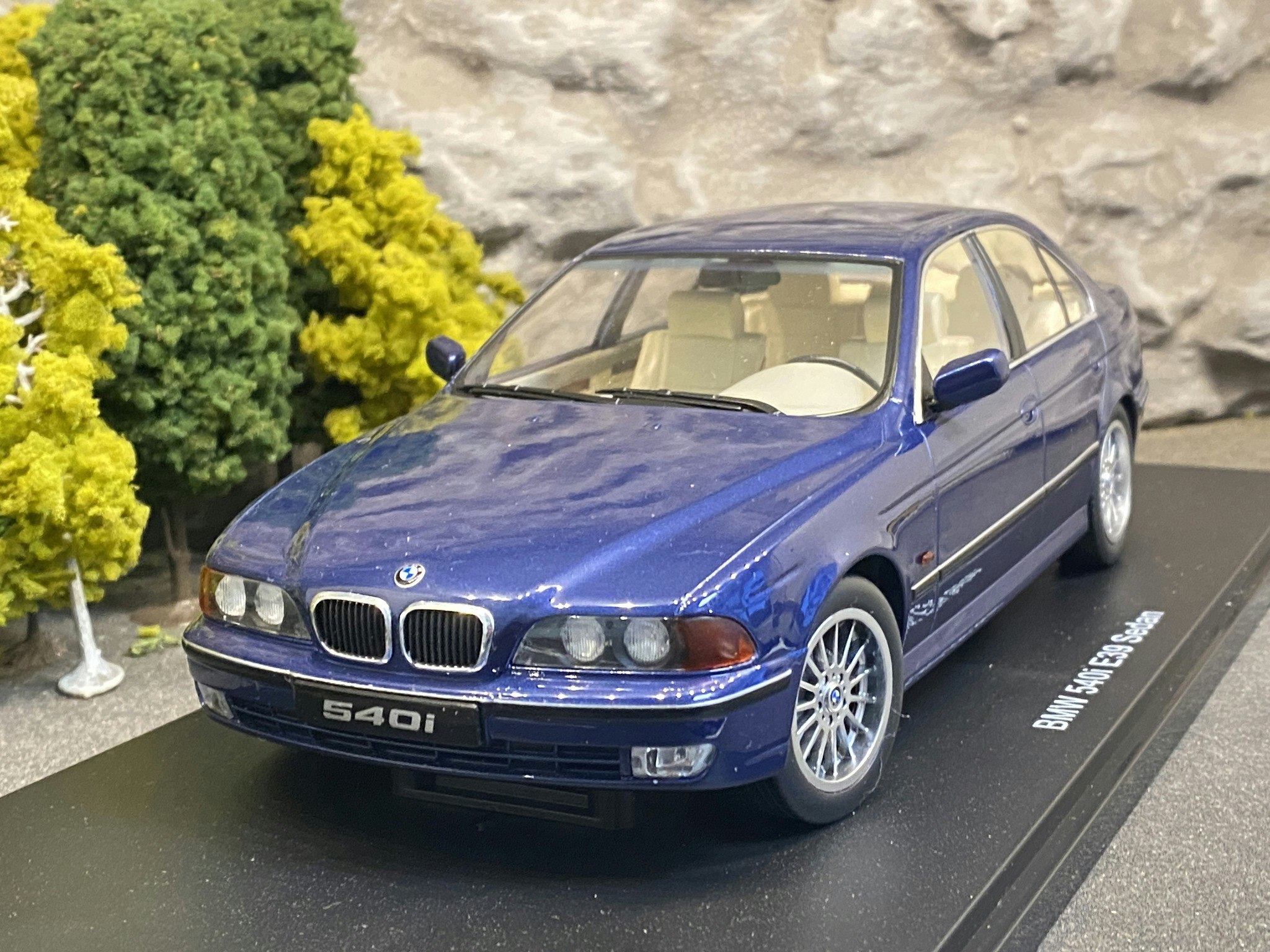 BMW 540i E39 SEDAN BLEU KK SCALE 1/18°