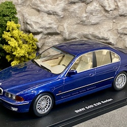 Skala 1/18 BMW 530d E39 Sedan, Dark blue fr KK-Scale