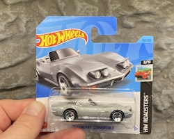 Skala 1/64 Hot Wheels: Corvette Stingray Convertible 72'