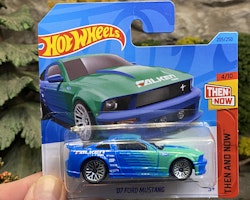 Skala 1/64 Hot Wheels: Ford Mustang 07' "Falken"