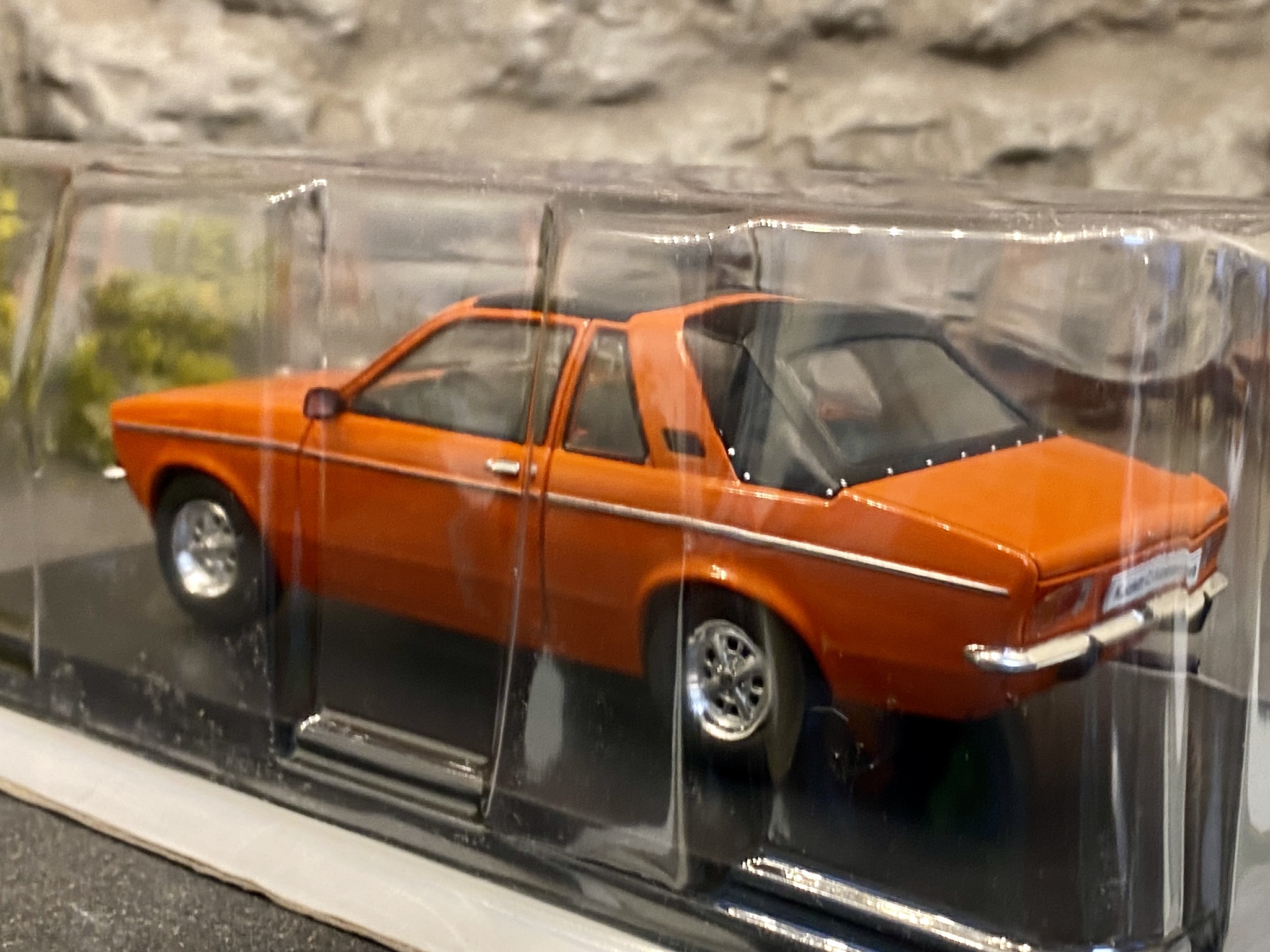 Skala 1/24 Opel Kadett C Aero, 1976' Dark orange fr Hachette