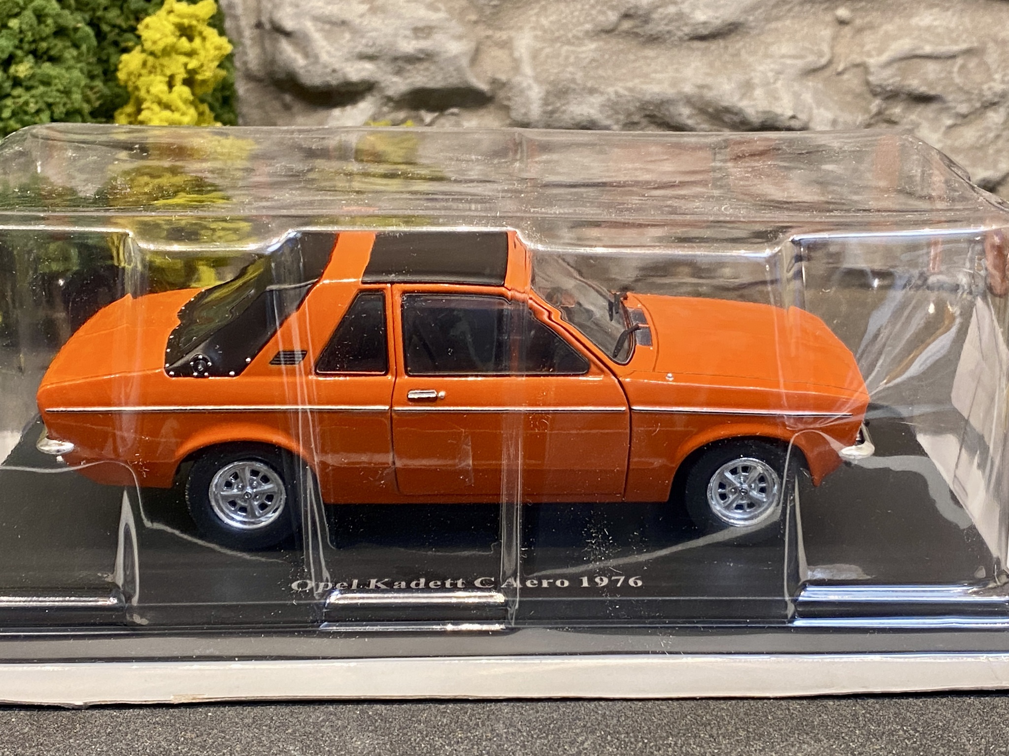 Skala 1/24 Opel Kadett C Aero, 1976' Dark orange fr Hachette