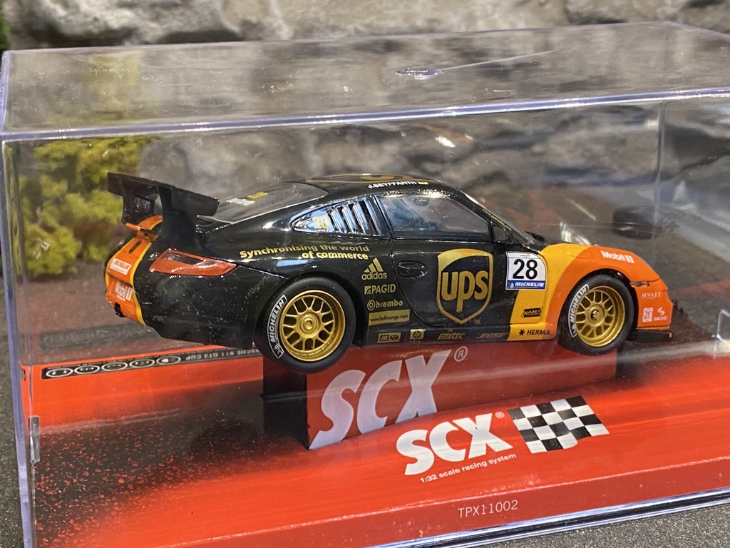 Skala 1/32 Analogue Slot Car fr SCX: Porsche 911 GT3 Cup "UPS" #28