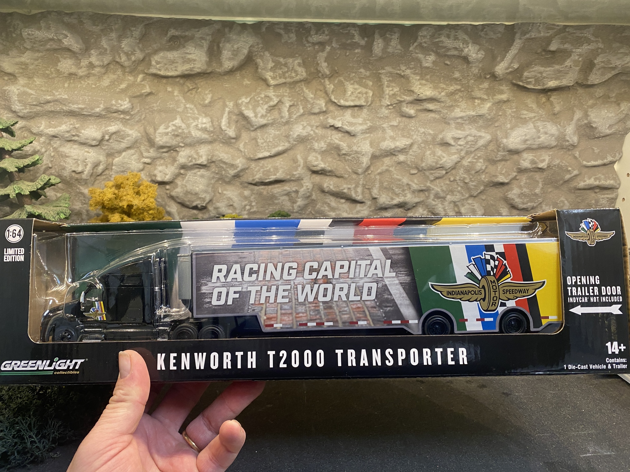 Skala 1/64 Kenworth T2000 Transporter - Indianapolis fr Greenlight