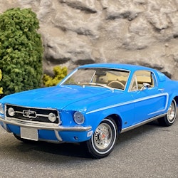 Skala 1/18 1968 Ford Mustang Fastback, Sierra Blue fr Greenlight