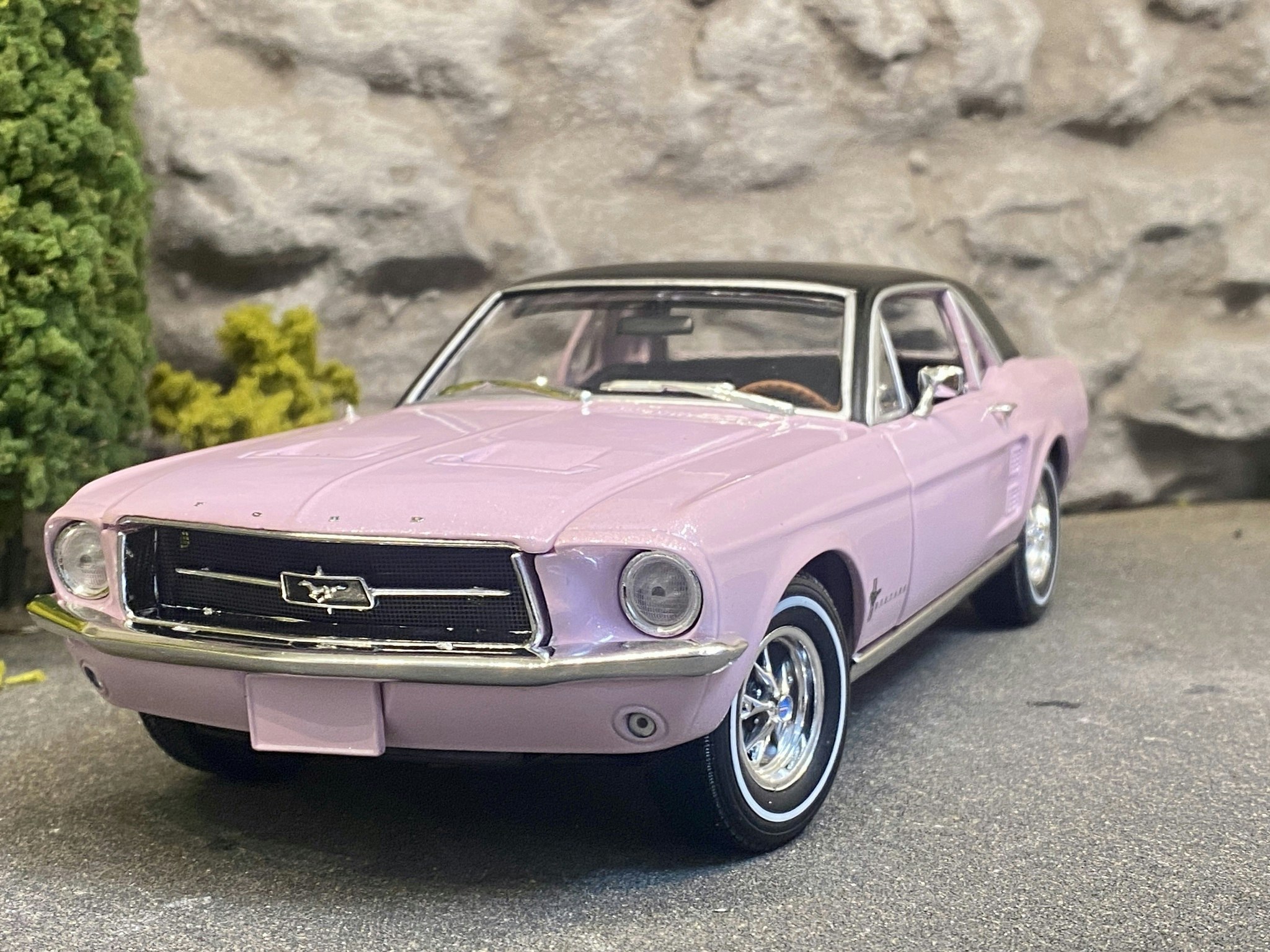 Skala 1/18 1967 Ford Mustang Coupe, Evening Orchid fr Greenlight