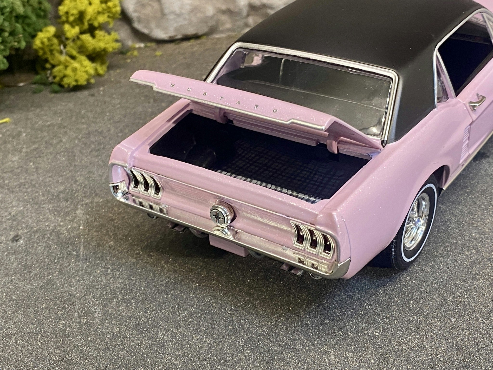 Skala 1/18 1967 Ford Mustang Coupe, Evening Orchid fr Greenlight