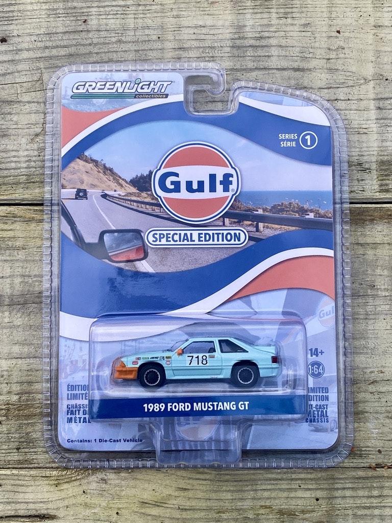 Skala 1/64 Greenlight "GULF" Special Ed. Ser.1: Ford Mustang GT 89'