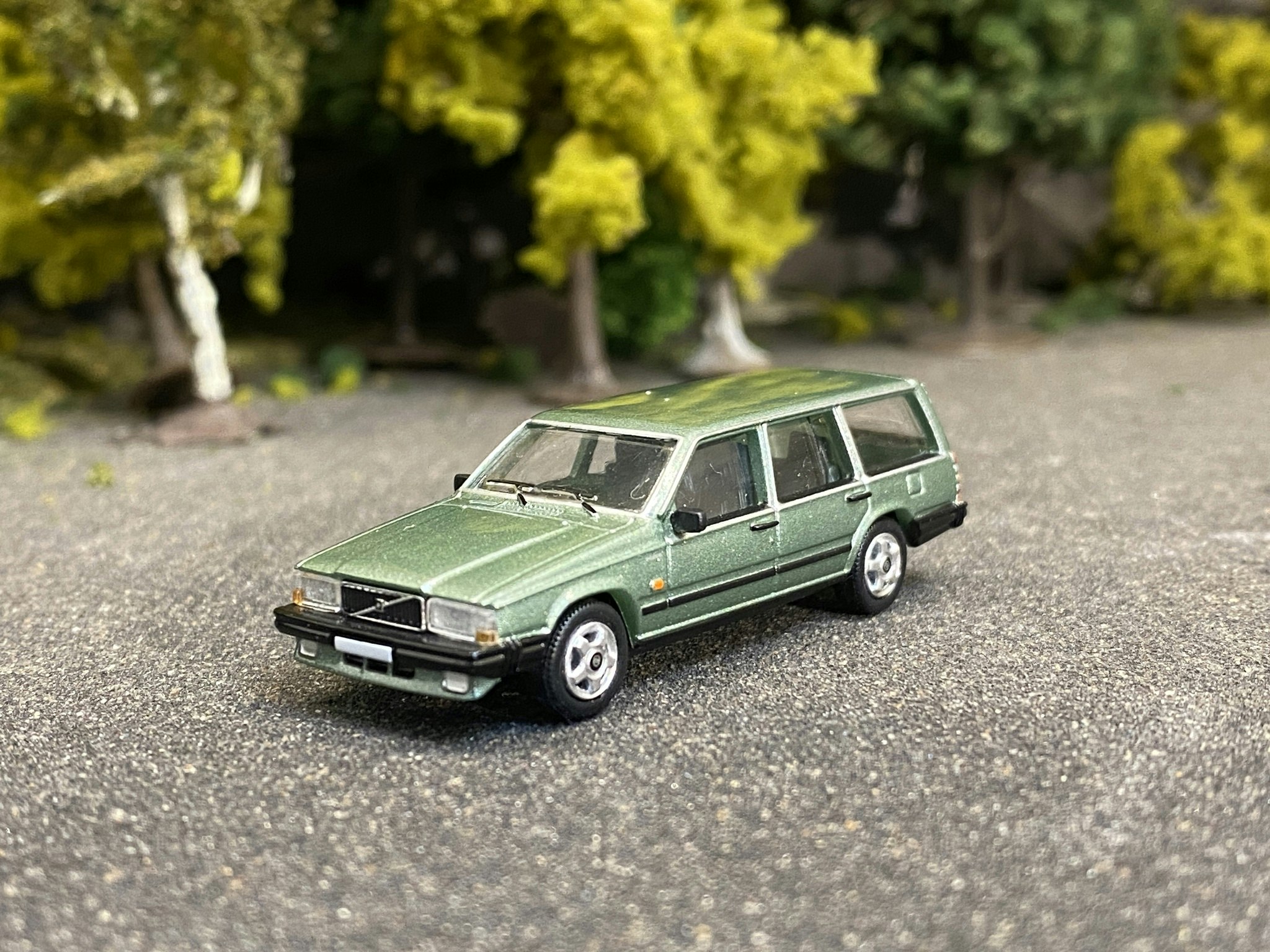 Skala 1/87 - Volvo 740 (745), Metallic Light Green fr PCX87