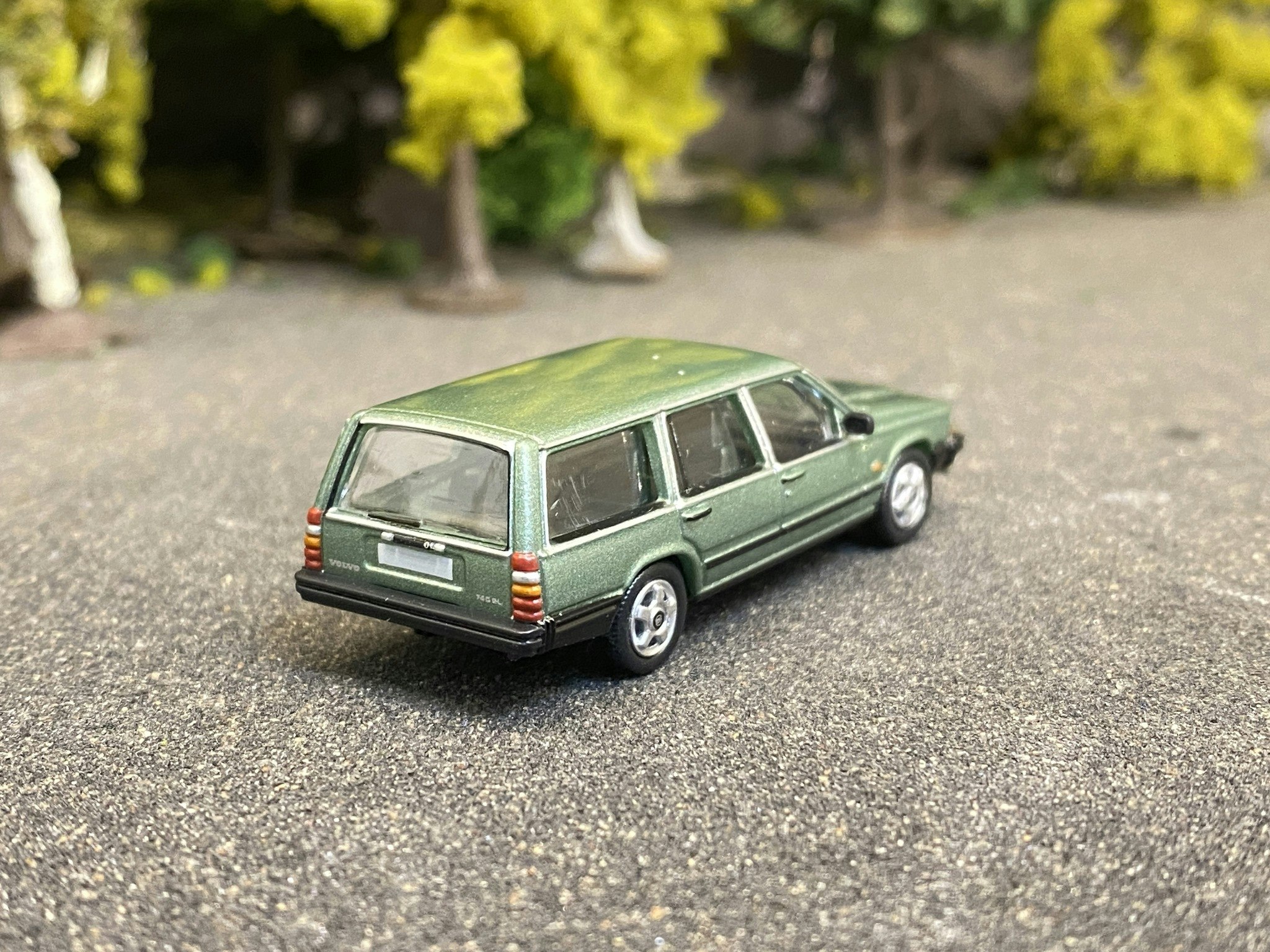 Skala 1/87 - Volvo 740 (745), Metallic Light Green fr PCX87