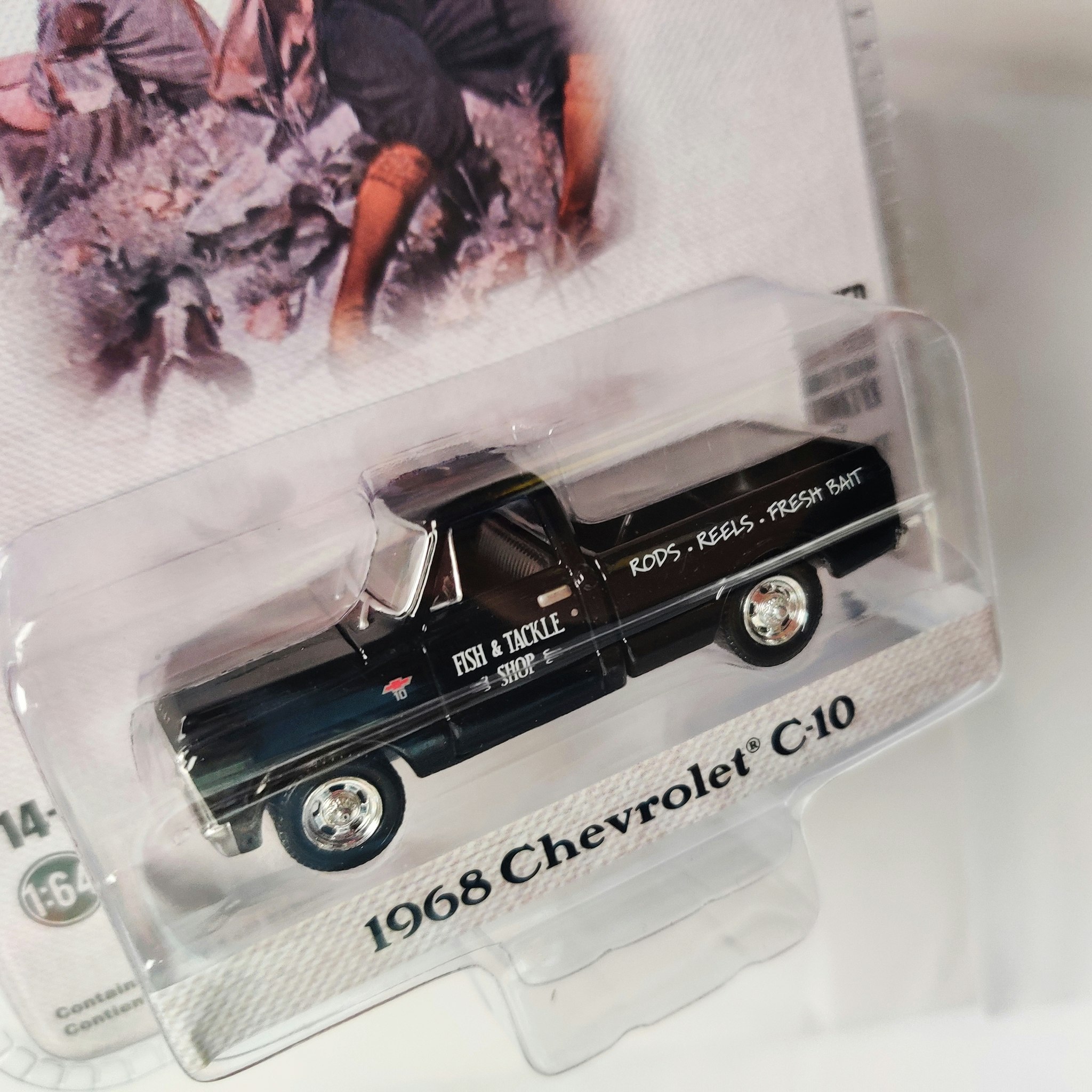 Skala 1/64 Greenlight "Norman Rockwell" Chevrolet C-10 1968 "Fish & Tackle Shop"