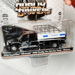 Skala 1/64  GreenLight "Dually Drivers" Chevrolet Silverado 3500 18' Dually Service Tire "Michelin"