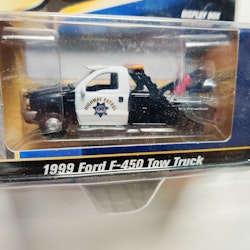 Skala 1/64 Greenlight "Active Duty" Ford F-450 Tow Truck 1999