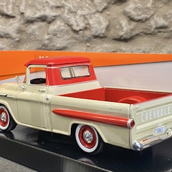 Skala 1/24: Chevrolet Apache Fleetline pick-up, beige/red fr MotorMax