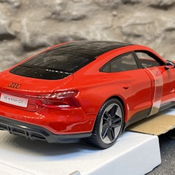 Skala 1/24: 2022 Audi RS e-tron GT, red, fr Maisto Special Edition