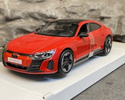 Skala 1/24: 2022 Audi RS e-tron GT, red, fr Maisto Special Edition