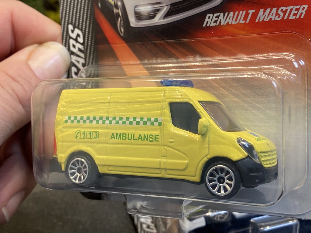 Skala 1/64 fr Majorette: Renault Master, Ambulanse "Norsk" Ambulans