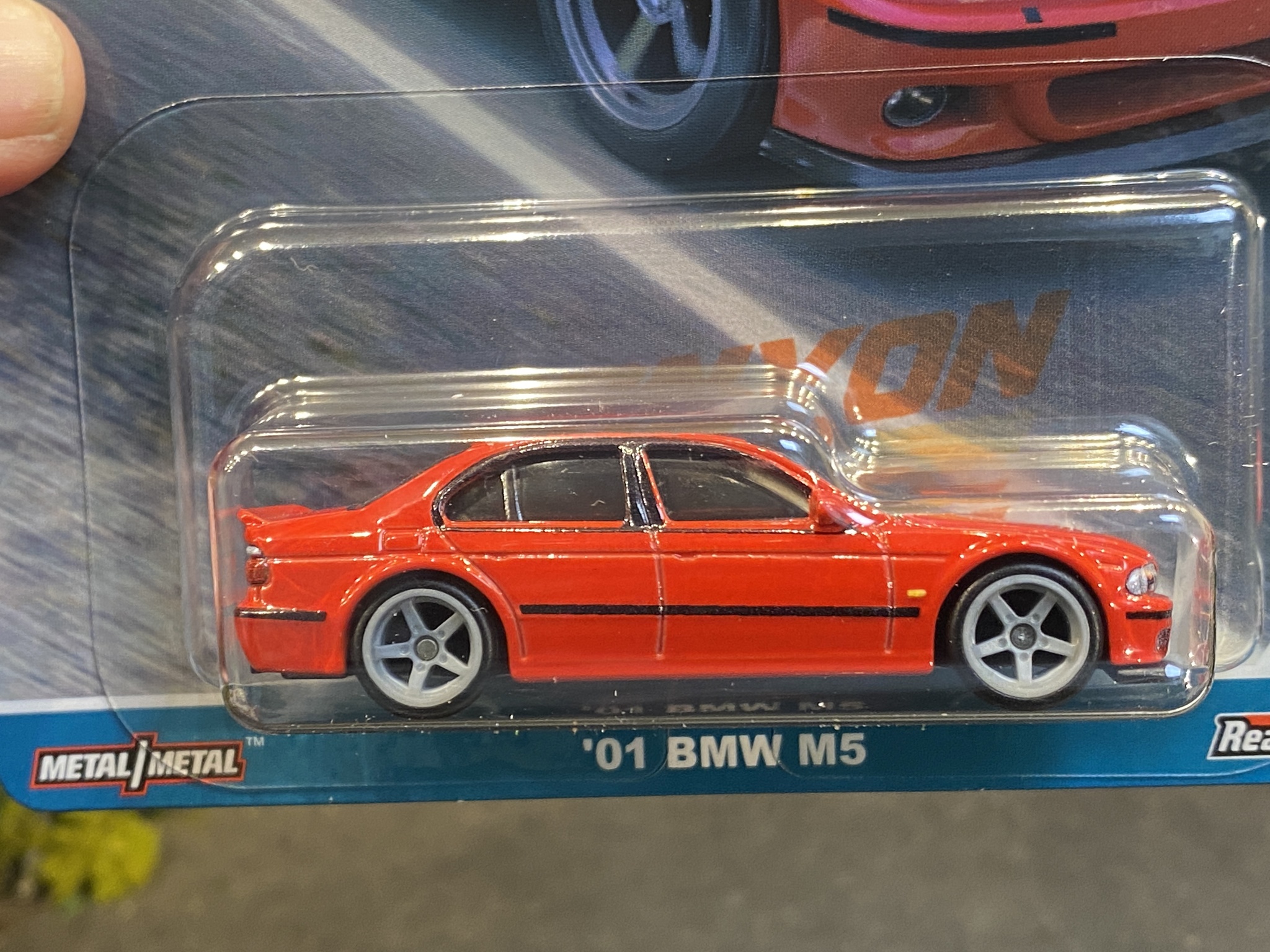 Skala 1/64 Hot Wheels Premium Canyon: BMW M5 01'