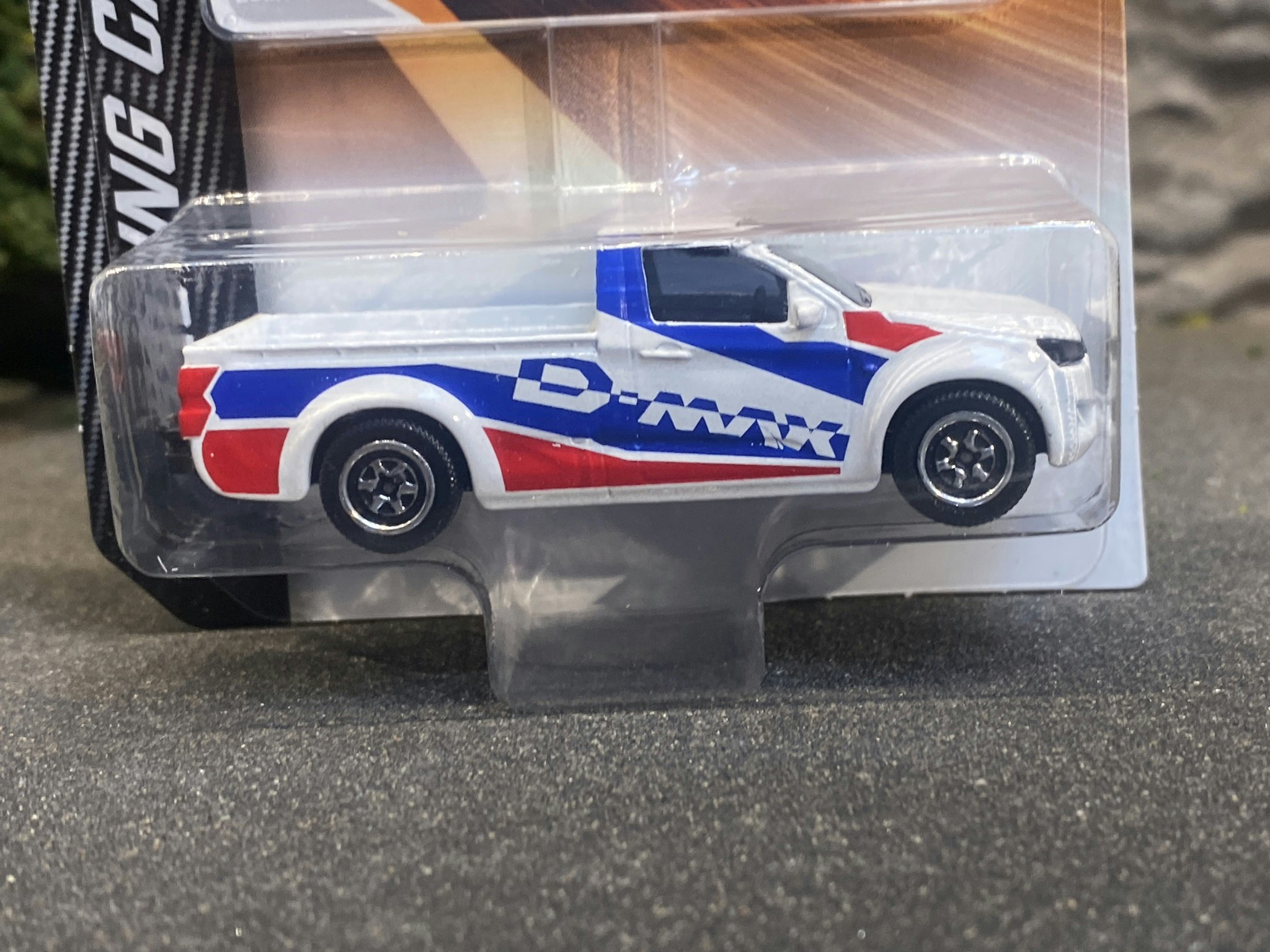 Skala 1/64 fr Majorette - Racing Cars: Isuzu D-Max Spark