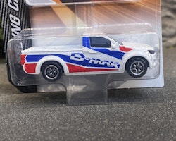 Skala 1/64 fr Majorette - Racing Cars: Isuzu D-Max Spark