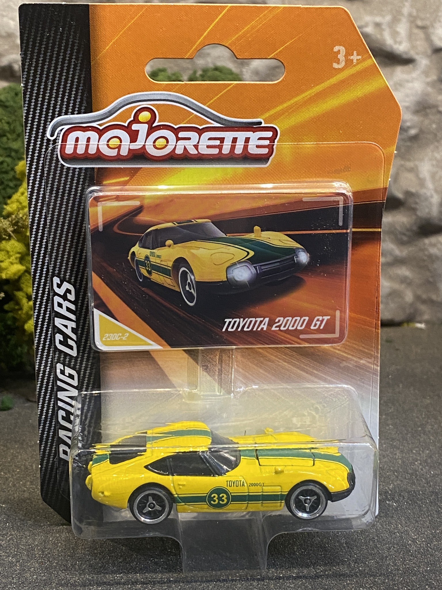 Skala 1/64 fr Majorette - Racing Cars: Toyota 2000 GT Yellow/green