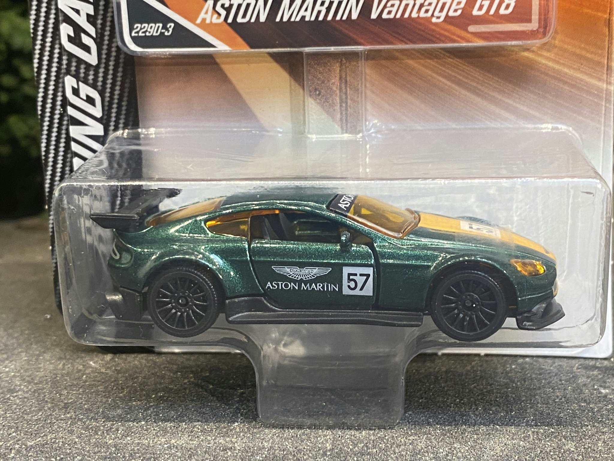 Skala 1/64 fr Majorette - Racing Cars: Aston Martin Vantage GT8