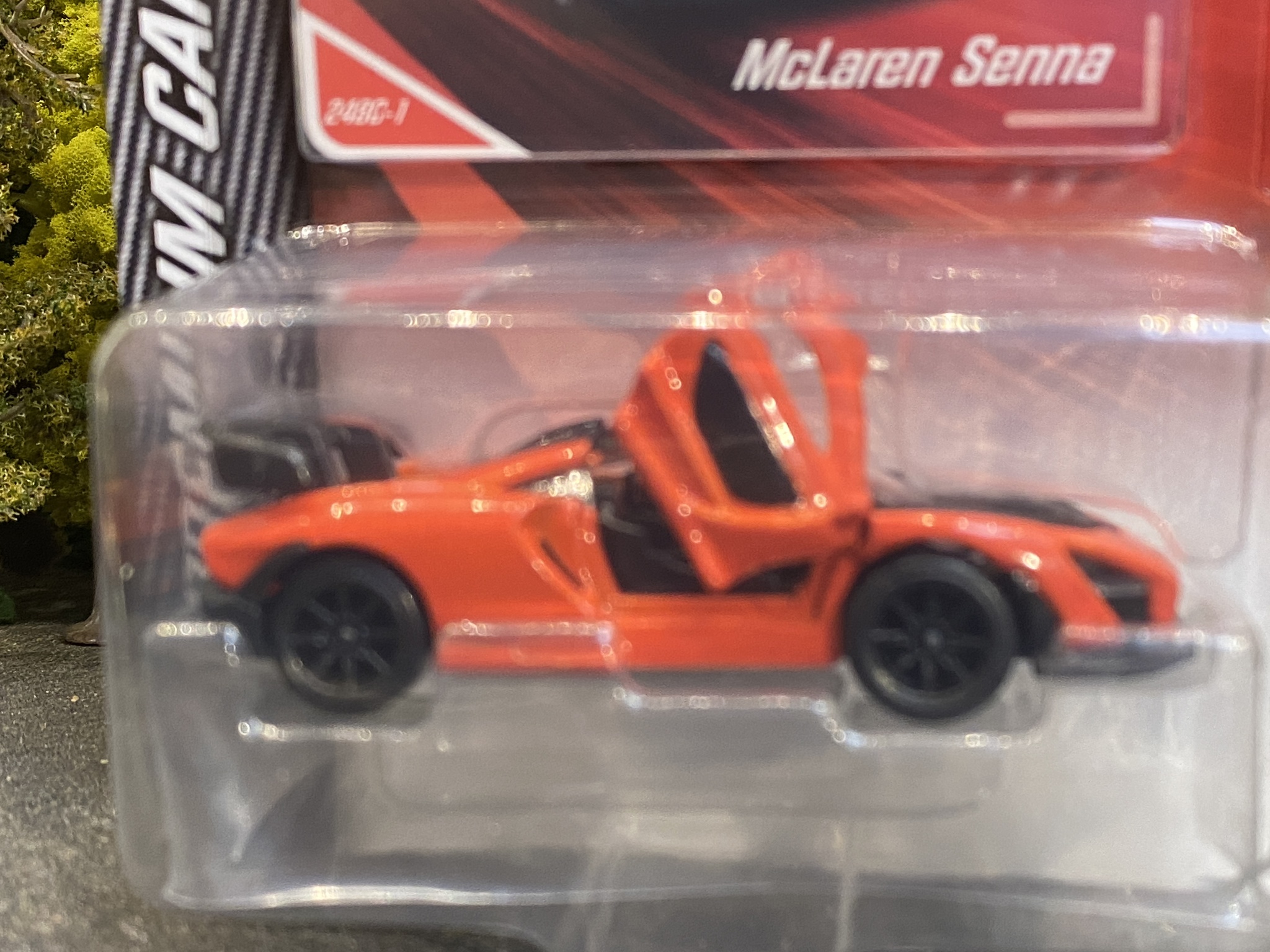 Skala 1/64 fr Majorette - Premium Cars: McLaren Senna, Orange