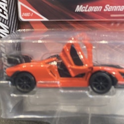 Skala 1/64 fr Majorette - Premium Cars: McLaren Senna, Orange