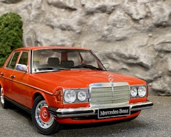 Skala 1/18 Mercedes-Benz 230E (W123) 1975, Red fr KK-Scale