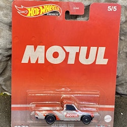 Skala 1/64 Hot Wheels Premium: Datsun 620 "Motul"