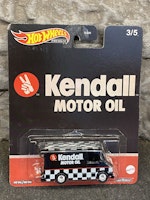 Skala 1/64 Hot Wheels Premium: Combat Medic "Kendall Oil"