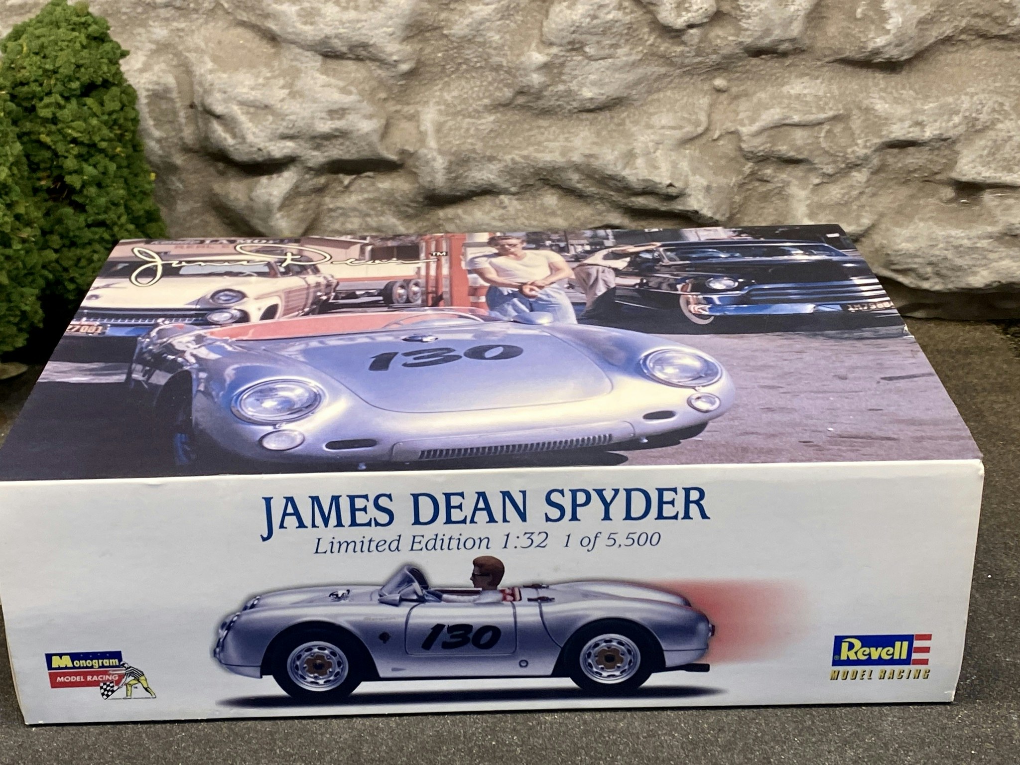 Skala 1/32 Analogue Slotcar fr Revell: James Dean Spyder, Porsche 550