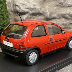 Skala 1/24 Opel Corsa B, Red fr WhiteBox