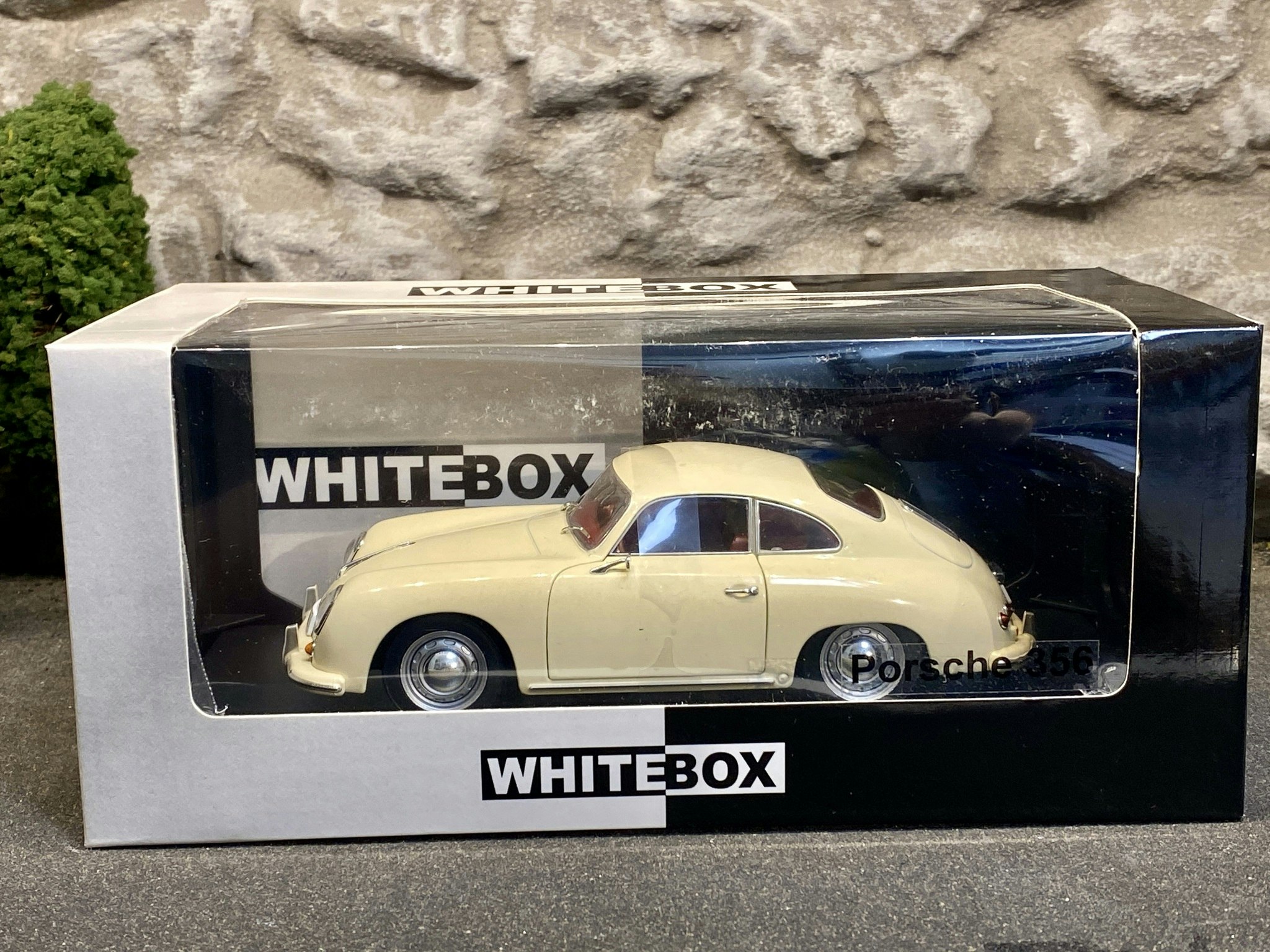 Skala 1/24 Porsche 356, Cream White fr WhiteBox
