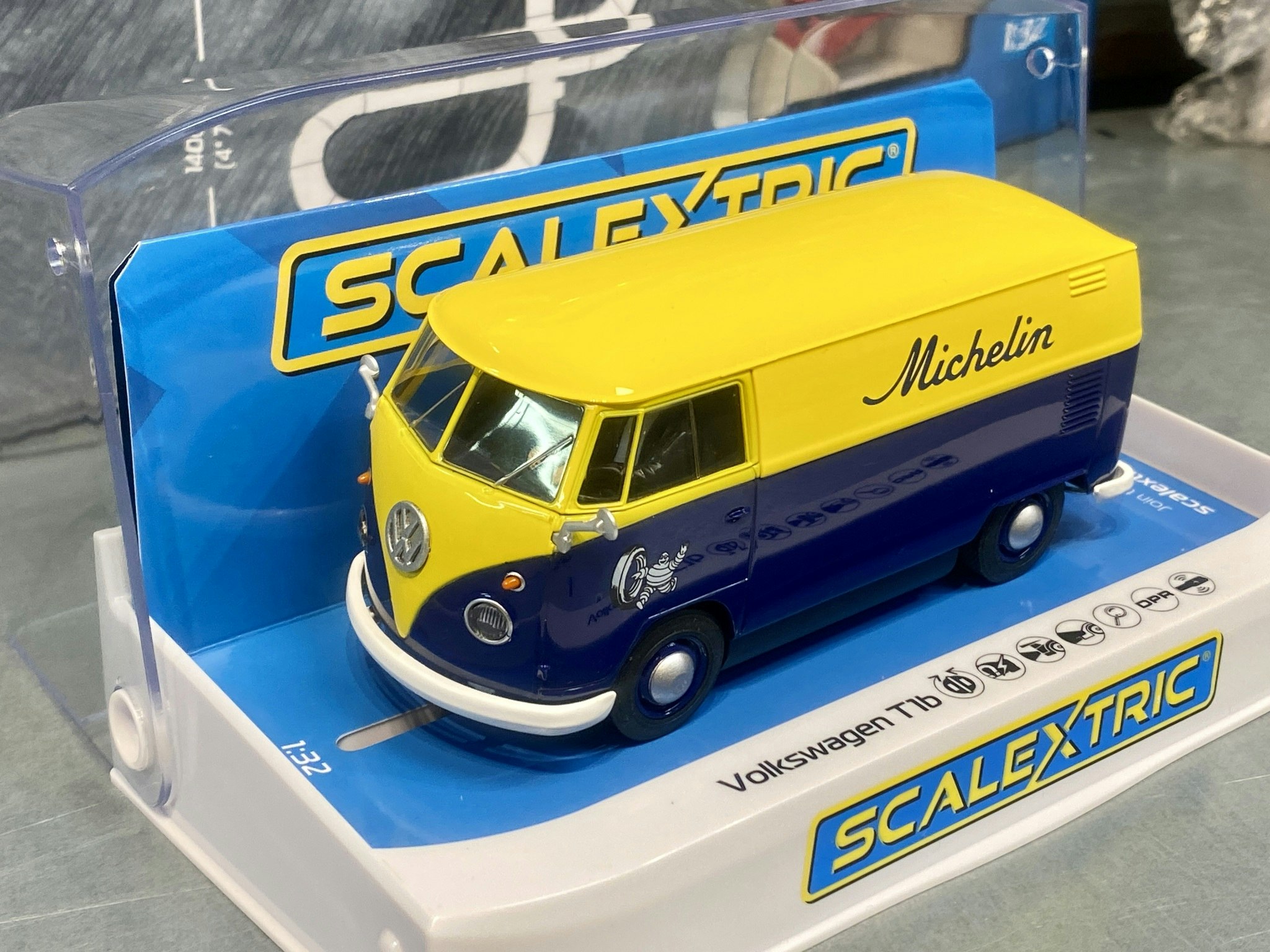 Skala 1/32 Analog Scalextric Slot car: Volkswagen Panel Van T1 b Michelin